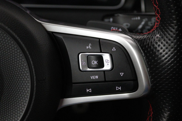 Volkswagen Golf 2.0 TSI GTI TCR (AKRAPOVIC, PANORAMADAK, CAMERA, STOELVERWARMING, CRUISE CONTROL, DEALER ONDERHOUDEN)