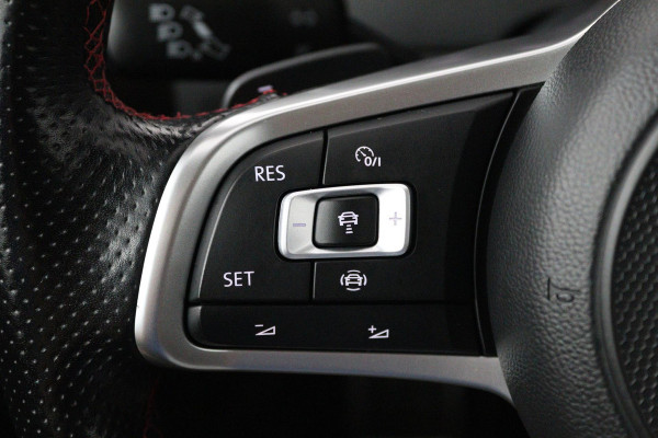 Volkswagen Golf 2.0 TSI GTI TCR (AKRAPOVIC, PANORAMADAK, CAMERA, STOELVERWARMING, CRUISE CONTROL, DEALER ONDERHOUDEN)