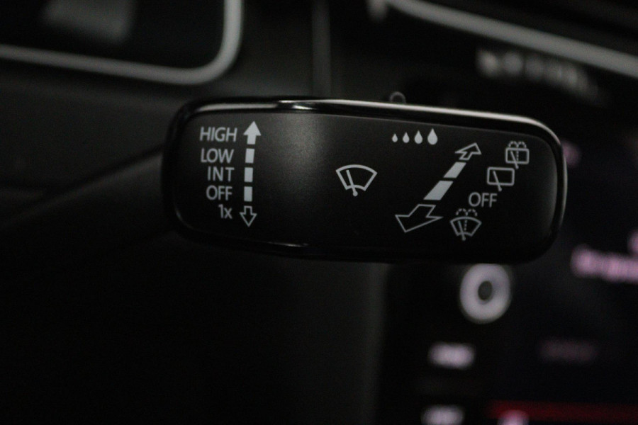 Volkswagen Golf 2.0 TSI GTI TCR (AKRAPOVIC, PANORAMADAK, CAMERA, STOELVERWARMING, CRUISE CONTROL, DEALER ONDERHOUDEN)