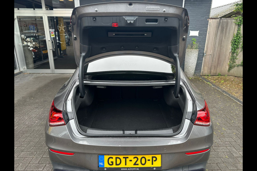Mercedes-Benz CLA-Klasse 180 Business Solution AMG SFEER / BURMESTER / STOELVERWARMING / DEALER ONDERHOUDEN / CAMERA