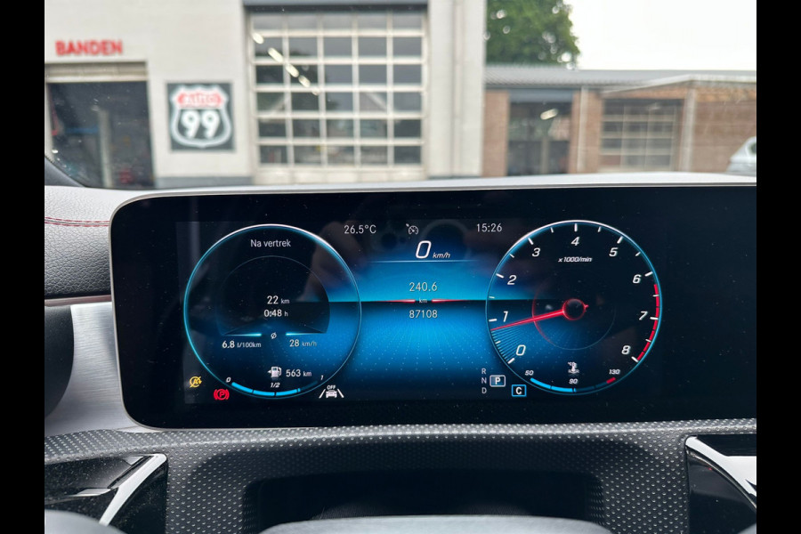 Mercedes-Benz CLA-Klasse 180 Business Solution AMG SFEER / BURMESTER / STOELVERWARMING / DEALER ONDERHOUDEN / CAMERA