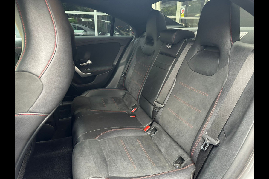 Mercedes-Benz CLA-Klasse 180 Business Solution AMG SFEER / BURMESTER / STOELVERWARMING / DEALER ONDERHOUDEN / CAMERA