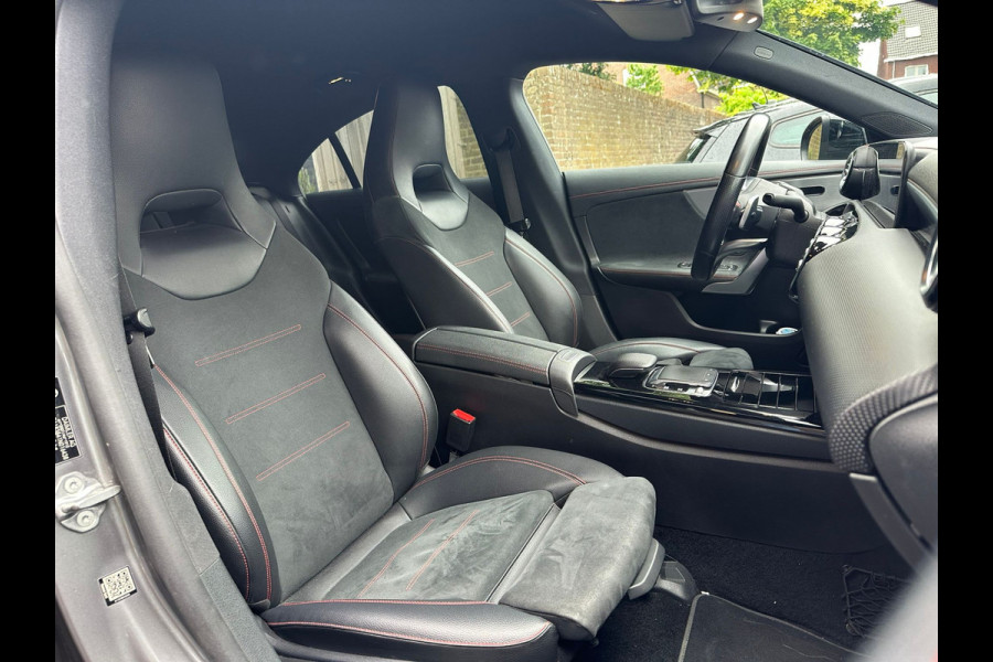 Mercedes-Benz CLA-Klasse 180 Business Solution AMG SFEER / BURMESTER / STOELVERWARMING / DEALER ONDERHOUDEN / CAMERA