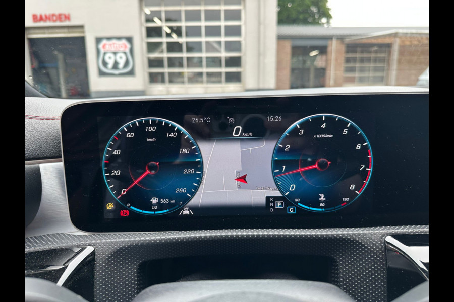 Mercedes-Benz CLA-Klasse 180 Business Solution AMG SFEER / BURMESTER / STOELVERWARMING / DEALER ONDERHOUDEN / CAMERA