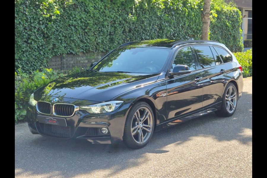 BMW 3 Serie Touring 318i M Sport Pano Apple CarPlat Elk. Trekhaak 19inch NAP Rijklaar Garantie Zwart