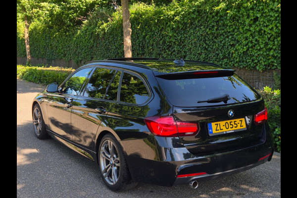 BMW 3 Serie Touring 318i M Sport Pano Apple CarPlat Elk. Trekhaak 19inch NAP Rijklaar Garantie Zwart