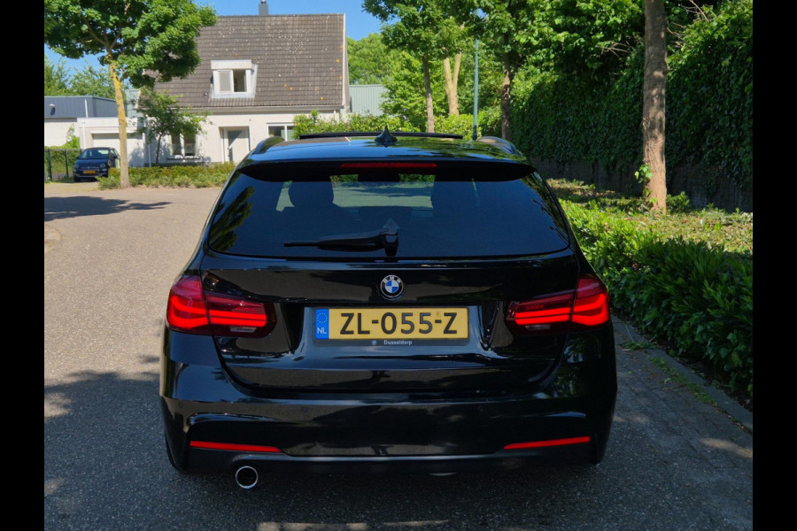 BMW 3 Serie Touring 318i M Sport Pano Apple CarPlat Elk. Trekhaak 19inch NAP Rijklaar Garantie Zwart