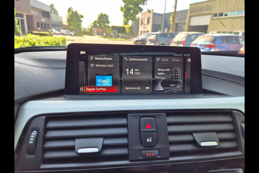BMW 3 Serie Touring 318i M Sport Pano Apple CarPlat Elk. Trekhaak 19inch NAP Rijklaar Garantie Zwart