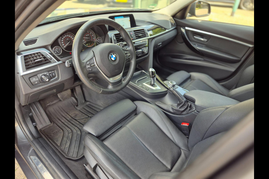 BMW 3 Serie Touring F31 High Executive Sport Elk. Trekhaak Navi RIJKLAAR NEW APK Grijs Garantie MOG.