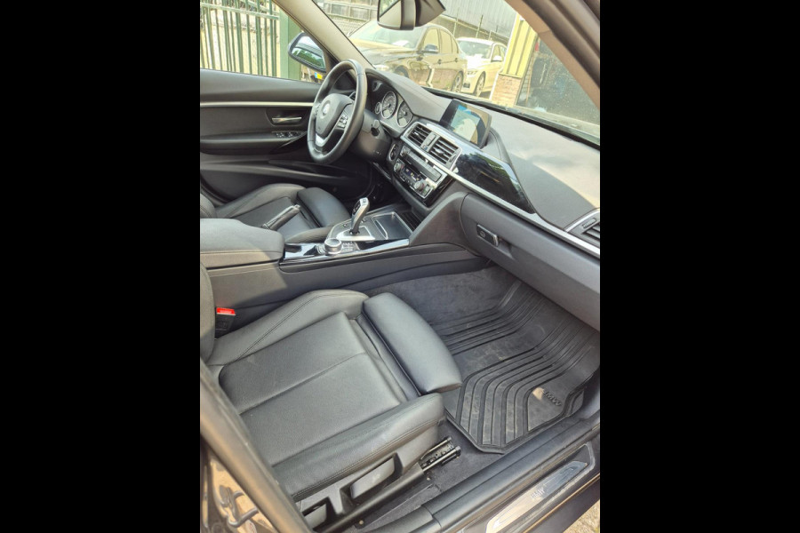 BMW 3 Serie Touring F31 High Executive Sport Elk. Trekhaak Navi RIJKLAAR NEW APK Grijs Garantie MOG.