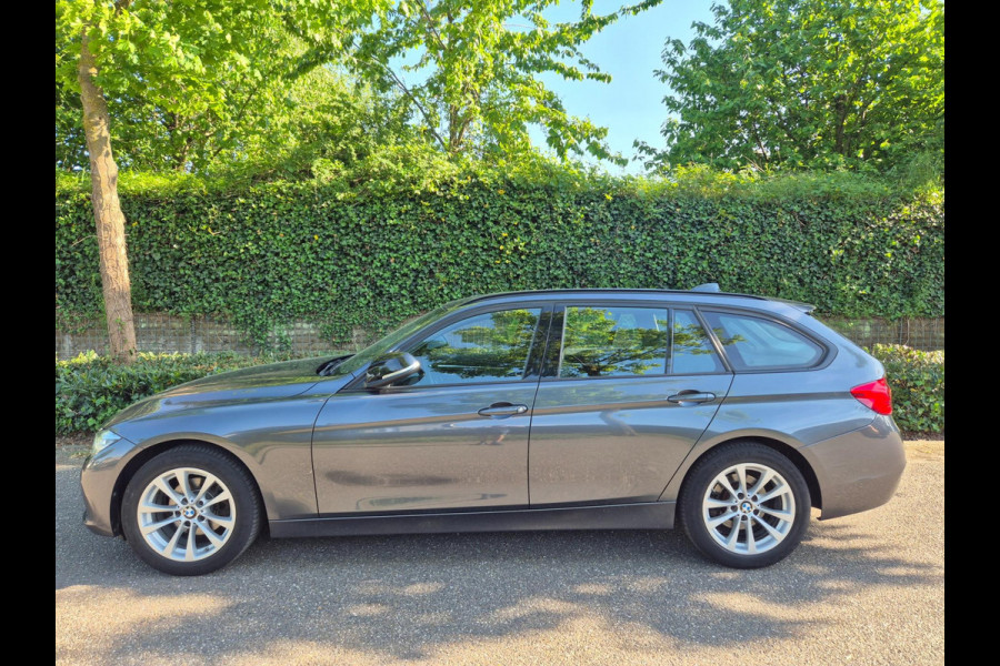BMW 3 Serie Touring F31 High Executive Sport Elk. Trekhaak Navi RIJKLAAR NEW APK Grijs Garantie MOG.