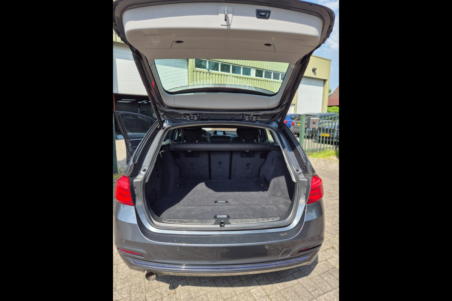 BMW 3 Serie Touring F31 High Executive Sport Elk. Trekhaak Navi RIJKLAAR NEW APK Grijs Garantie MOG.