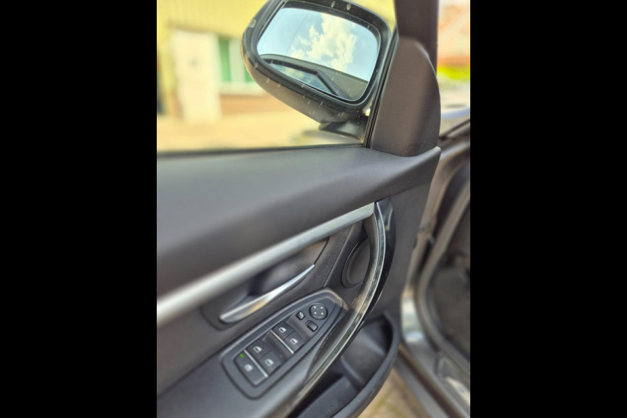 BMW 3 Serie Touring F31 High Executive Sport Elk. Trekhaak Navi RIJKLAAR NEW APK Grijs Garantie MOG.