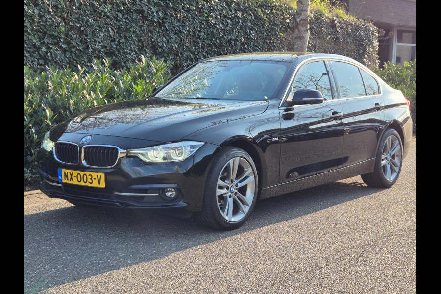 BMW 3-serie 320i Apple CarPlay NBT EVO NAVI Trekhaak Elekt. 2e eigenaar High Executive Sport Stoelen
