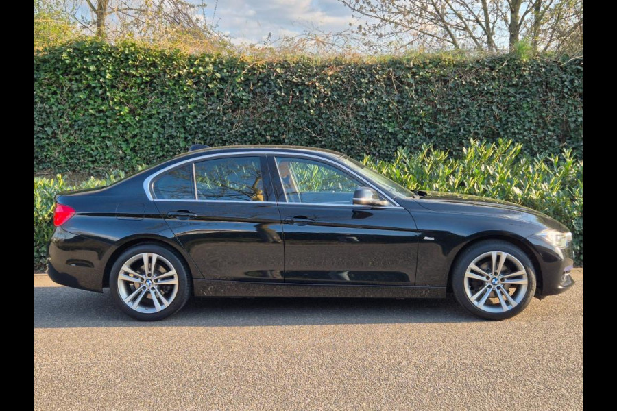 BMW 3-serie 320i Apple CarPlay NBT EVO NAVI Trekhaak Elekt. 2e eigenaar High Executive Sport Stoelen