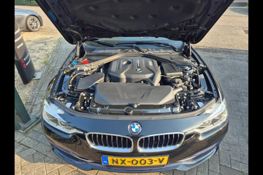 BMW 3-serie 320i Apple CarPlay NBT EVO NAVI Trekhaak Elekt. 2e eigenaar High Executive Sport Stoelen