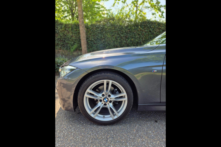 BMW 3-serie F31 M Sport Pano CarPlay H&Kardon NAP 12mnd GARANTIE GARANTIE M Sport Ed. Pano Harman K CarPlay NAP Pre LCI Leder