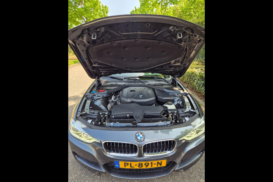 BMW 3-serie F31 M Sport Pano CarPlay H&Kardon NAP 12mnd GARANTIE GARANTIE M Sport Ed. Pano Harman K CarPlay NAP Pre LCI Leder