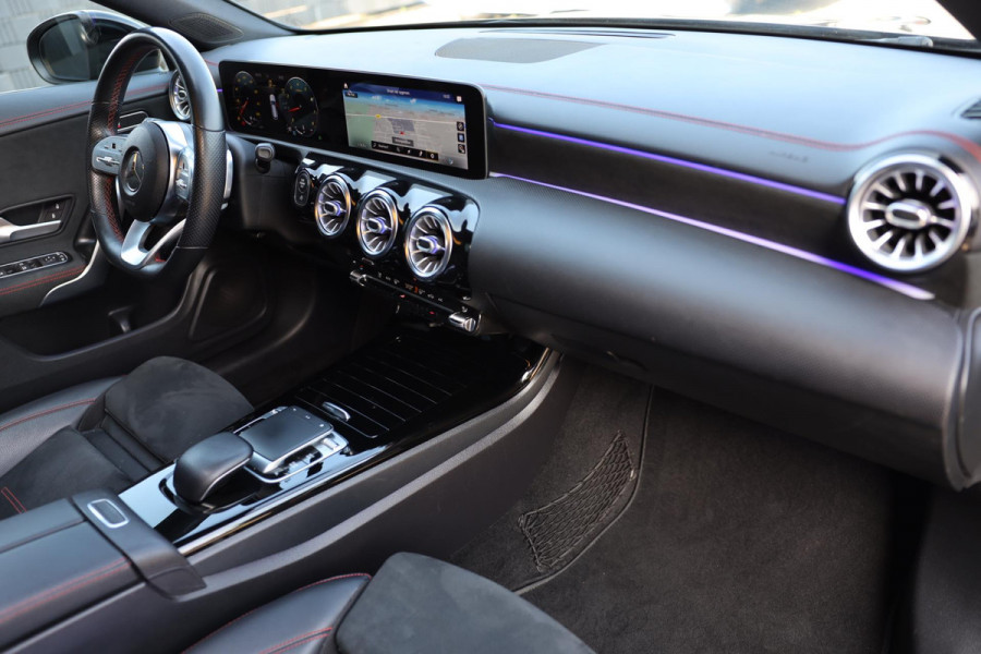 Mercedes-Benz CLA-Klasse Shooting Brake 200 AMG 45 Look / AUT / Navi / Ecc / Lane Assist / Cruise Control / Open Pano / 20 Inch