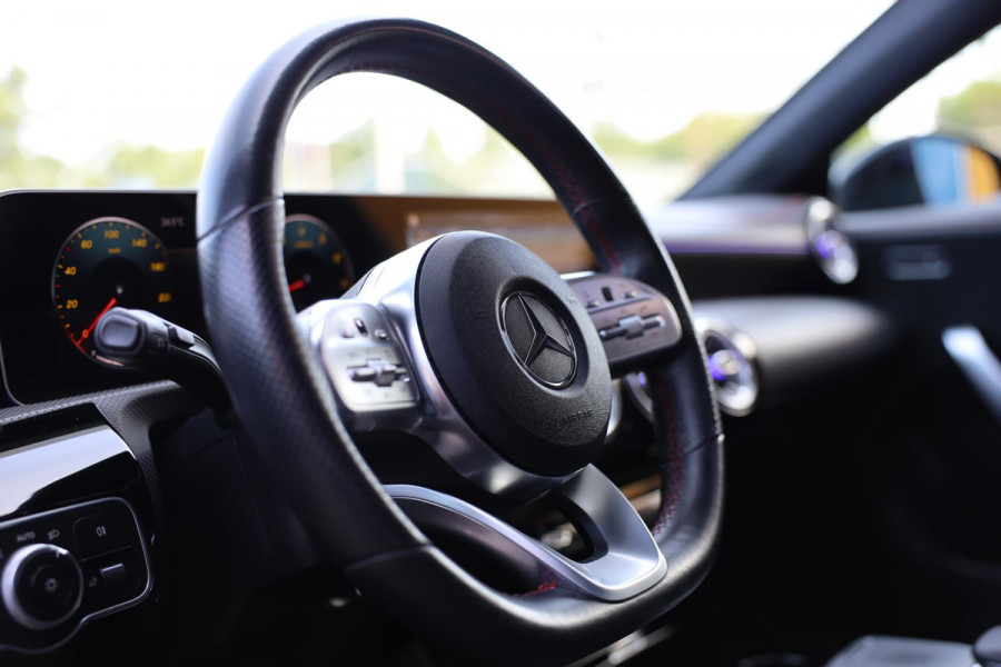 Mercedes-Benz CLA-Klasse Shooting Brake 200 AMG 45 Look / AUT / Navi / Ecc / Lane Assist / Cruise Control / Open Pano / 20 Inch