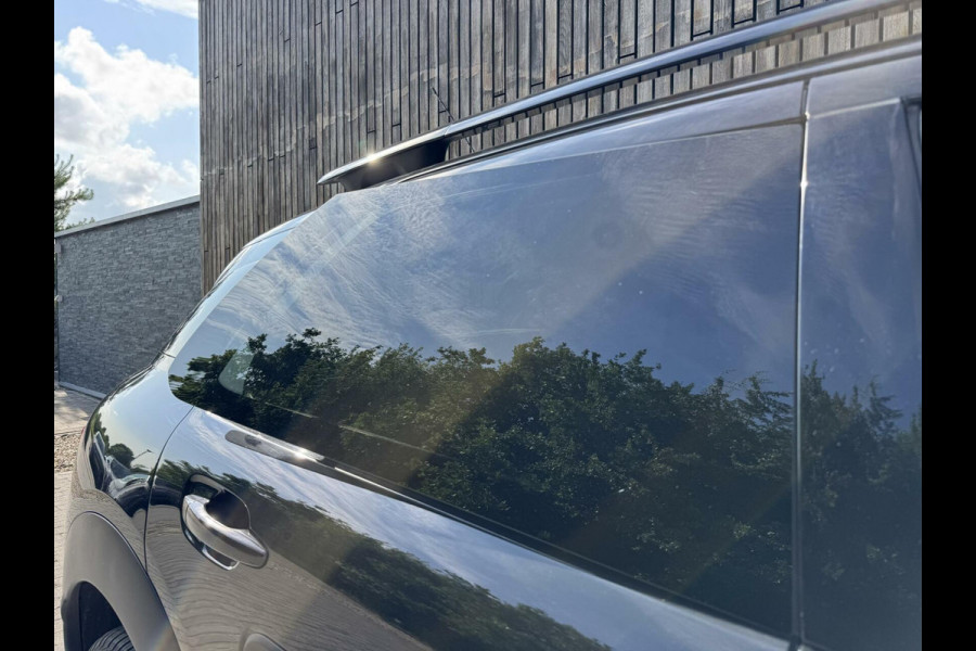 Citroën C4 Cactus 1.2 PureTech Shine 110pk Navigatiesysteem | Climate control | Cruise control | Multifunctioneel stuurwiel | Trekhaak | Isofix |