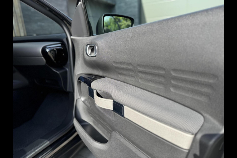 Citroën C4 Cactus 1.2 PureTech Shine 110pk Navigatiesysteem | Climate control | Cruise control | Multifunctioneel stuurwiel | Trekhaak | Isofix |
