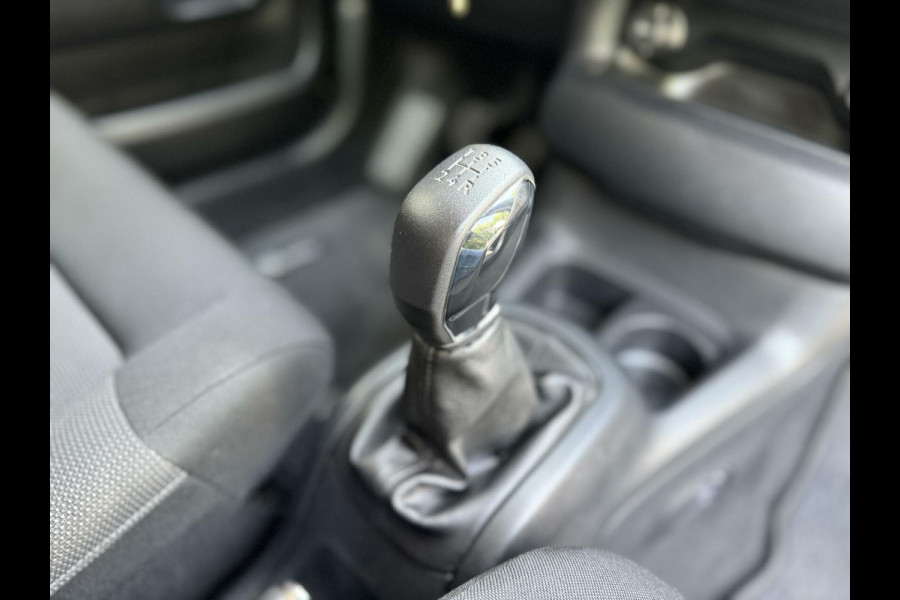 Citroën C4 Cactus 1.2 PureTech Shine 110pk Navigatiesysteem | Climate control | Cruise control | Multifunctioneel stuurwiel | Trekhaak | Isofix |