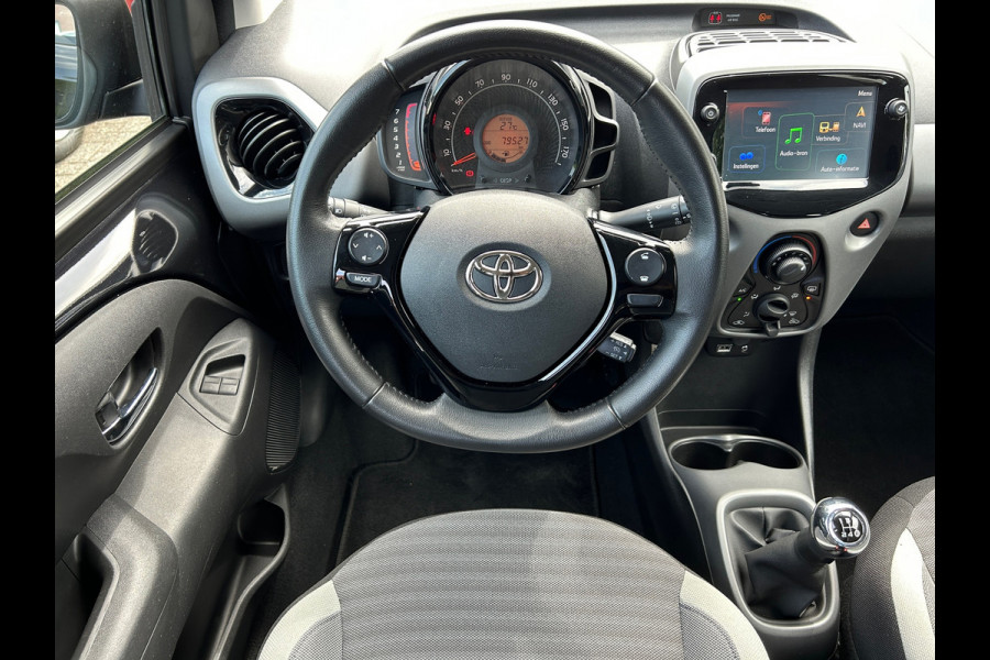 Toyota Aygo 1.0 VVT-i X-PLAY NAVI CAMERA ALLSEASON RIJKLAARPRIJS!