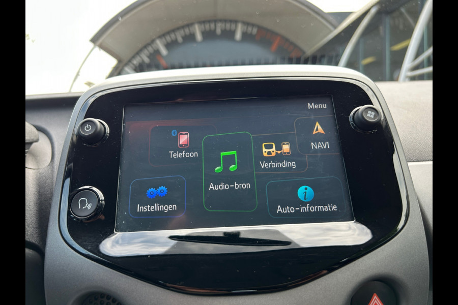 Toyota Aygo 1.0 VVT-i X-PLAY NAVI CAMERA ALLSEASON RIJKLAARPRIJS!