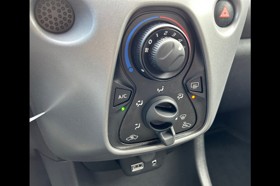 Toyota Aygo 1.0 VVT-i X-PLAY NAVI CAMERA ALLSEASON RIJKLAARPRIJS!