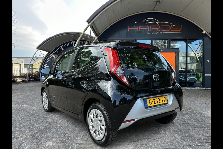 Toyota Aygo 1.0 VVT-i X-PLAY NAVI CAMERA ALLSEASON RIJKLAARPRIJS!