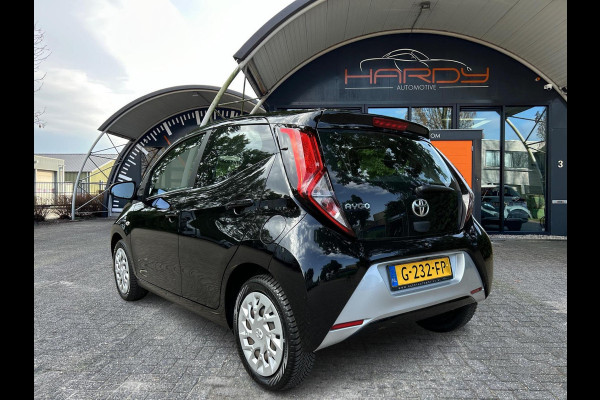 Toyota Aygo 1.0 VVT-i X-PLAY NAVI CAMERA ALLSEASON RIJKLAARPRIJS!