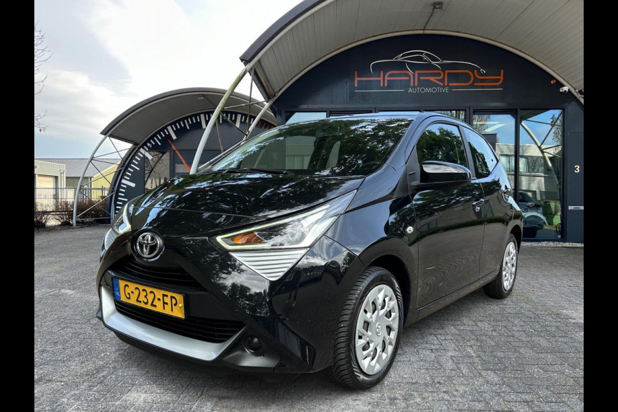 Toyota Aygo 1.0 VVT-i X-PLAY NAVI CAMERA ALLSEASON RIJKLAARPRIJS!