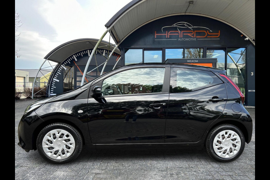 Toyota Aygo 1.0 VVT-i X-PLAY NAVI CAMERA ALLSEASON RIJKLAARPRIJS!