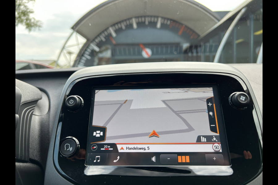 Toyota Aygo 1.0 VVT-i X-PLAY NAVI CAMERA ALLSEASON RIJKLAARPRIJS!
