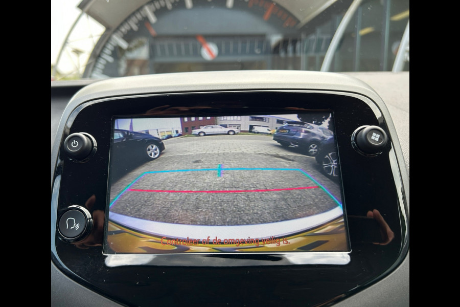 Toyota Aygo 1.0 VVT-i X-PLAY NAVI CAMERA ALLSEASON RIJKLAARPRIJS!