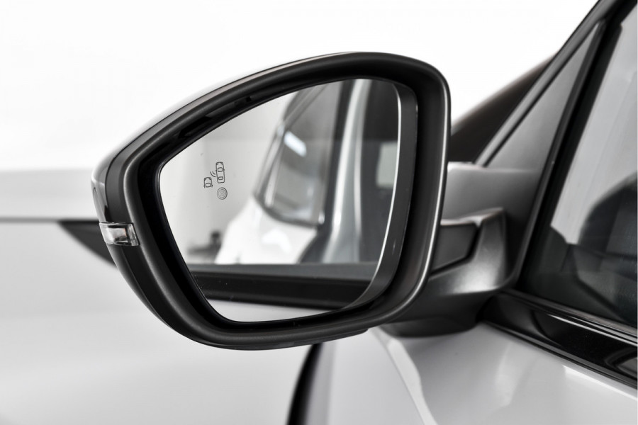 Peugeot 2008 1.2 PureTech 130 PK GT - Automaat | Dig. Cockpit | Adapt. Cruise | Elek. stoel | Stoelverw. | PDC | Camera | NAV + App. Connect | ECC | LM 17" | 6663