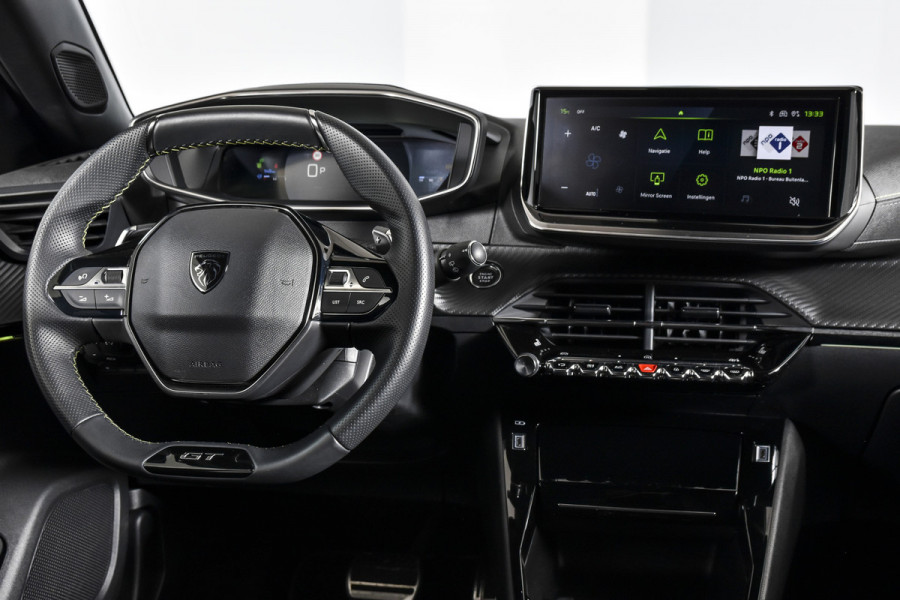 Peugeot 2008 1.2 PureTech 130 PK GT - Automaat | Dig. Cockpit | Adapt. Cruise | Elek. stoel | Stoelverw. | PDC | Camera | NAV + App. Connect | ECC | LM 17" | 6663