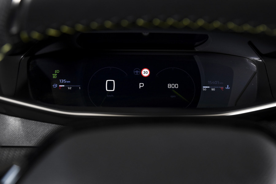 Peugeot 2008 1.2 PureTech 130 PK GT - Automaat | Dig. Cockpit | Adapt. Cruise | Elek. stoel | Stoelverw. | PDC | Camera | NAV + App. Connect | ECC | LM 17" | 6663
