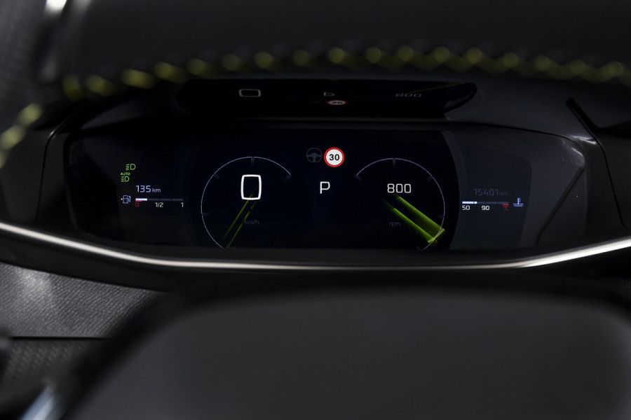 Peugeot 2008 1.2 PureTech 130 PK GT - Automaat | Dig. Cockpit | Adapt. Cruise | Elek. stoel | Stoelverw. | PDC | Camera | NAV + App. Connect | ECC | LM 17" | 6663