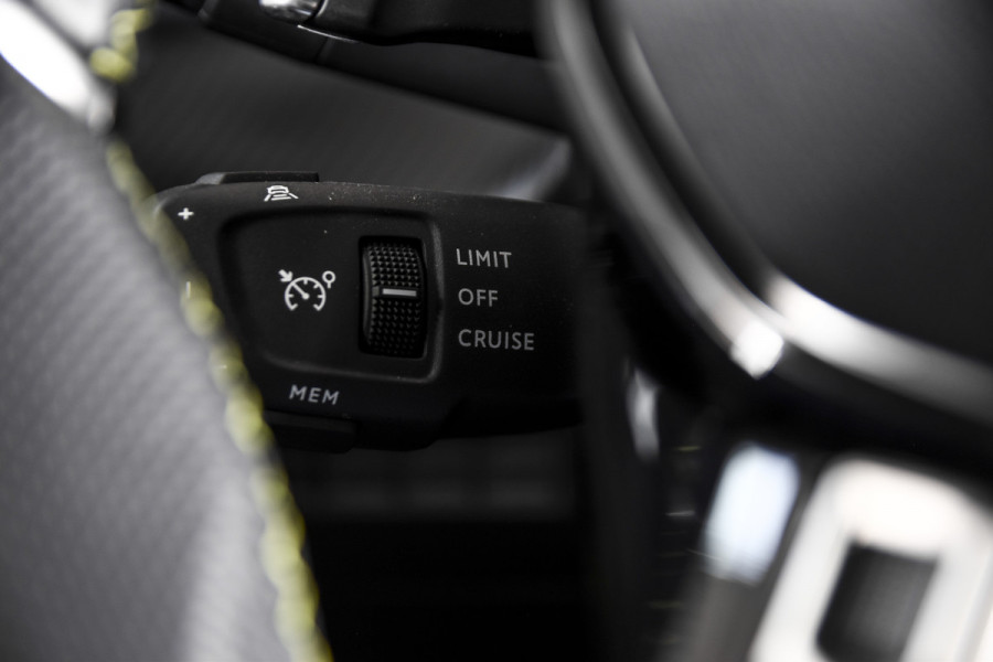 Peugeot 2008 1.2 PureTech 130 PK GT - Automaat | Dig. Cockpit | Adapt. Cruise | Elek. stoel | Stoelverw. | PDC | Camera | NAV + App. Connect | ECC | LM 17" | 6663