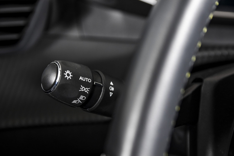 Peugeot 2008 1.2 PureTech 130 PK GT - Automaat | Dig. Cockpit | Adapt. Cruise | Elek. stoel | Stoelverw. | PDC | Camera | NAV + App. Connect | ECC | LM 17" | 6663