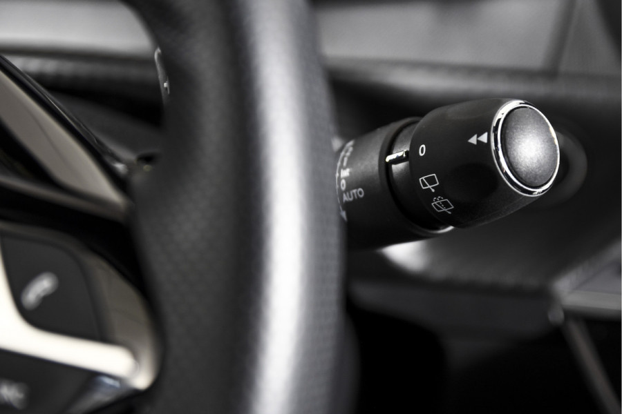 Peugeot 2008 1.2 PureTech 130 PK GT - Automaat | Dig. Cockpit | Adapt. Cruise | Elek. stoel | Stoelverw. | PDC | Camera | NAV + App. Connect | ECC | LM 17" | 6663