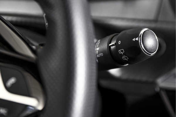 Peugeot 2008 1.2 PureTech 130 PK GT - Automaat | Dig. Cockpit | Adapt. Cruise | Elek. stoel | Stoelverw. | PDC | Camera | NAV + App. Connect | ECC | LM 17" | 6663