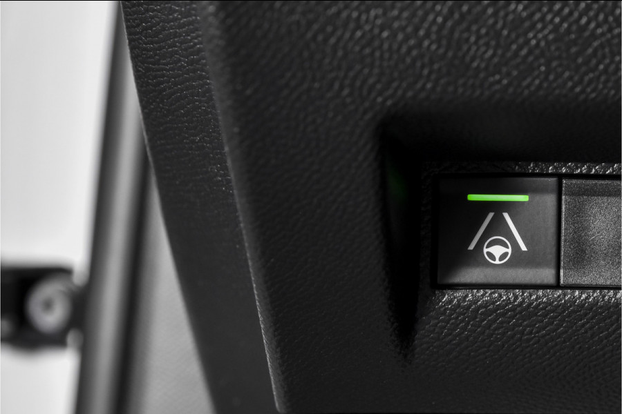 Peugeot 2008 1.2 PureTech 130 PK GT - Automaat | Dig. Cockpit | Adapt. Cruise | Elek. stoel | Stoelverw. | PDC | Camera | NAV + App. Connect | ECC | LM 17" | 6663