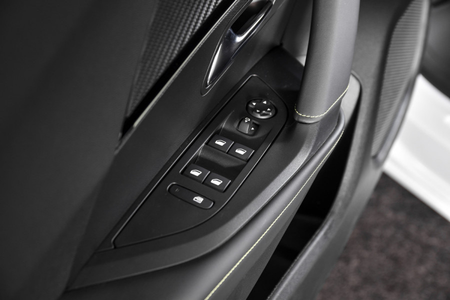 Peugeot 2008 1.2 PureTech 130 PK GT - Automaat | Dig. Cockpit | Adapt. Cruise | Elek. stoel | Stoelverw. | PDC | Camera | NAV + App. Connect | ECC | LM 17" | 6663