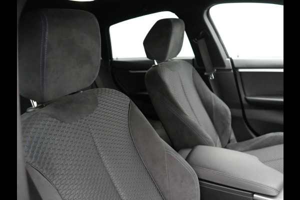 BMW 4 Serie Gran Coupé 420i M-Sport | Sportstoelen | Camera | Apple Carplay | Navi Prof | 19" | Elektrisch bedienbare achterklep |