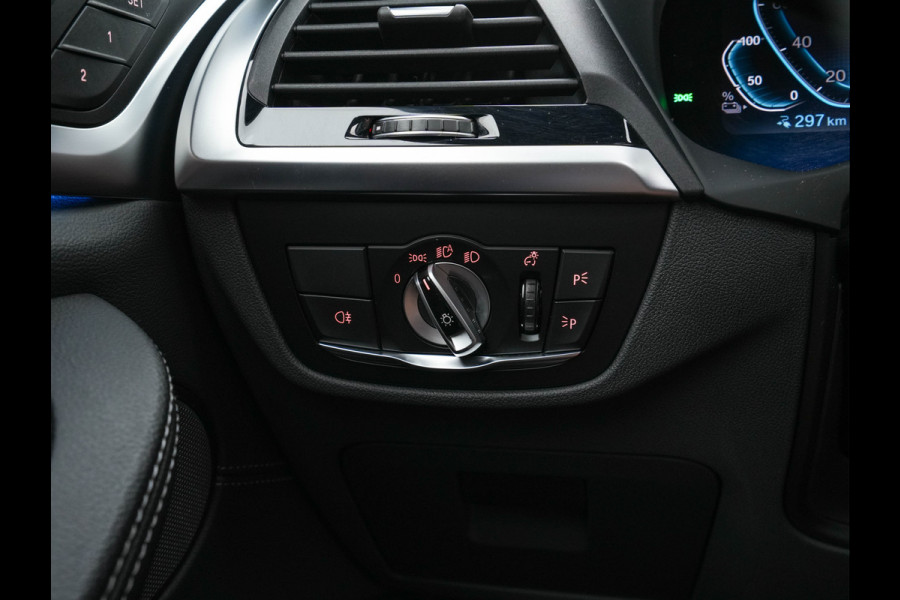 BMW iX3 High Executive 80 kWh [ 3-Fase ] (INCL-BTW) *PANO | LUXURY-LEATHER | FULL-LED | DAB | CARPLAY | ADAPTIVE-CRUISE | DIGI-COCKPIT | BLINDSPOT | HARMAN/KARDON-SOUNDSYTEM | HEAD-UP | KEYLESS | TOP-VIEW | SPORT-SEATS | TOWBAR  | .