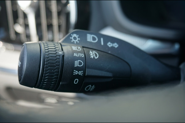 Volvo V60 T6 PHEV Plus Dark ORG.NL! | BTW AUTO | 20" LM VELGEN