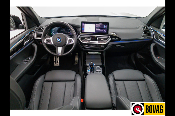 BMW iX3 M-Sport Shadowline 80 kWh 286 PK | Pano | Leer | Elect. stoelen best. met geh. | Camera | Parkeerassistent pakket Licht- en regensensor, PDC, Sportstoelen, Stoelverwarming, Led, Camera, Privacy glas